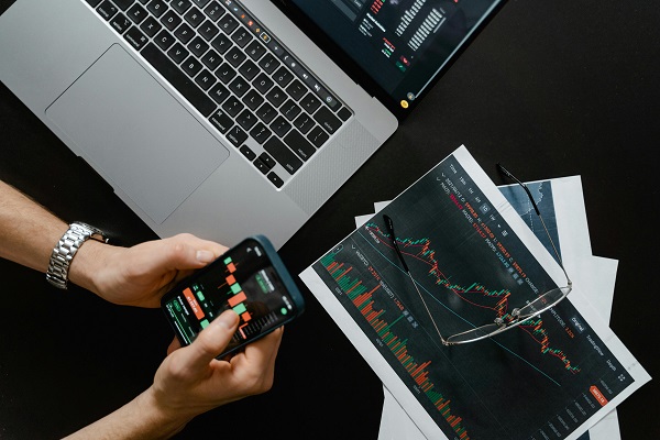 4. Como ganhar dinheiro com criptomoedas: Participação em ICOs e STOs