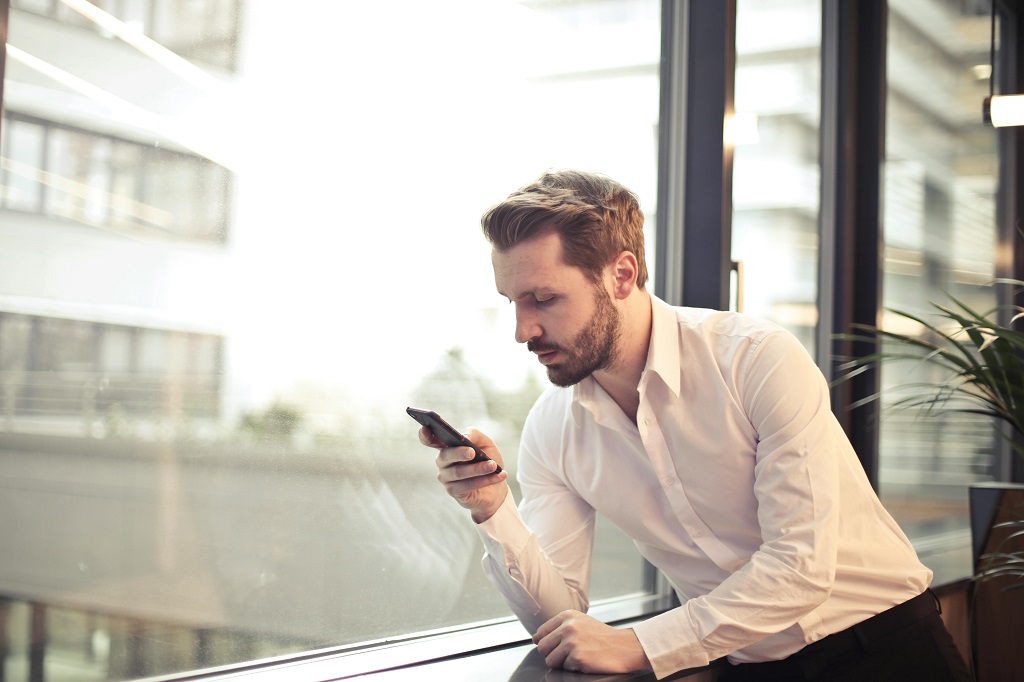 vantagens-do-trabalho-online-pelo-celular